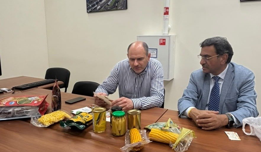 Daily Foodzz frozen sweet corn, baby corn and corn on the cob shown in a product discussion during WorldFood Moscow 2026